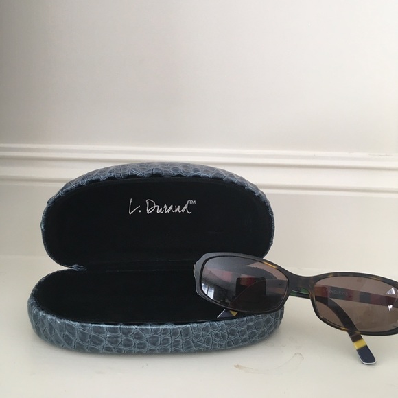 kate spade Accessories - Kate Spade sunglasses with case